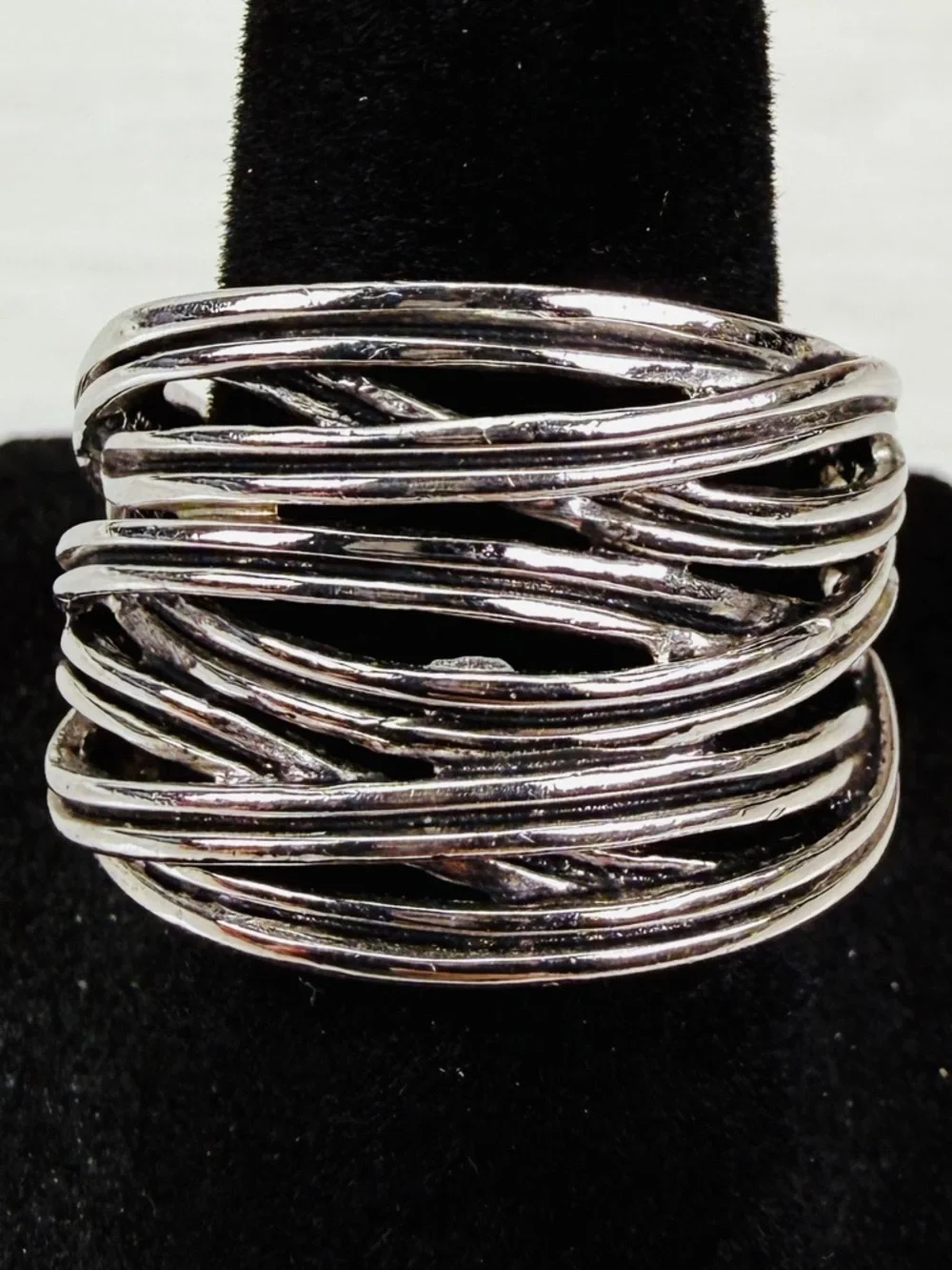 Beautiful Silvertone wideband costume ring size 7 1/4